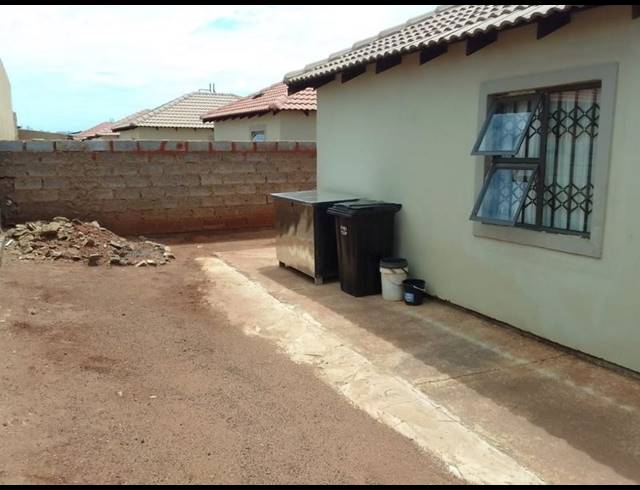 2 BEDROOM HOUSE FOR SALE IN LUFHERENG